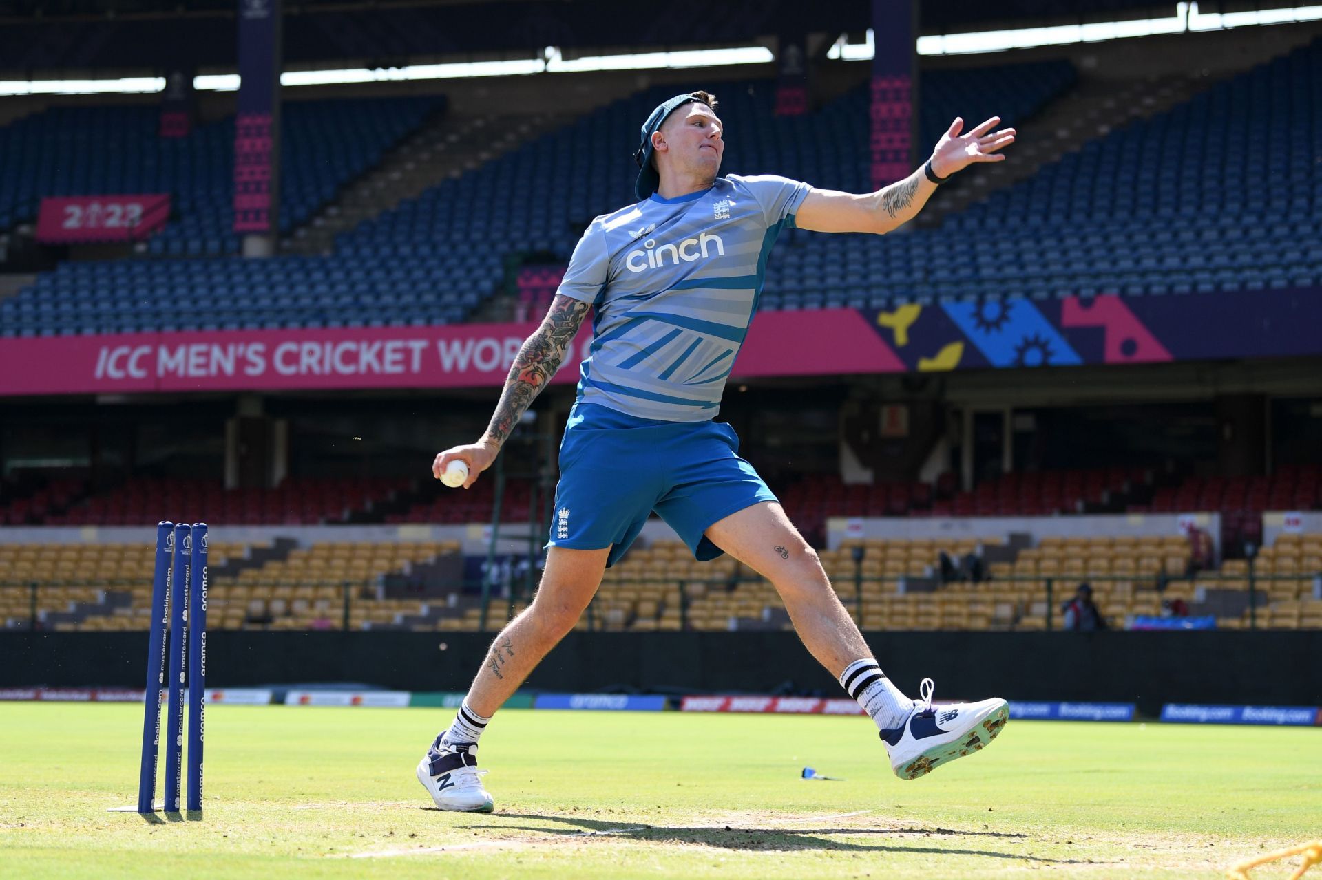 Brydon Carse bowling during 2023 World Cup net sessions. (Credits: Getty)