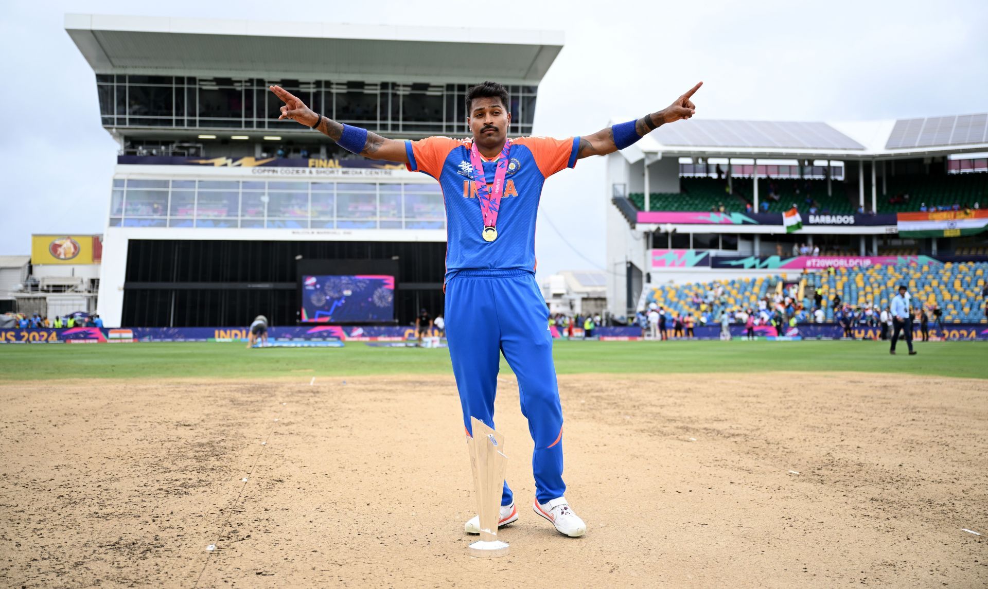 Hardik Pandya enjoys a solo moment with the T20 World Cup trophy. (Image Credit: Getty Images)