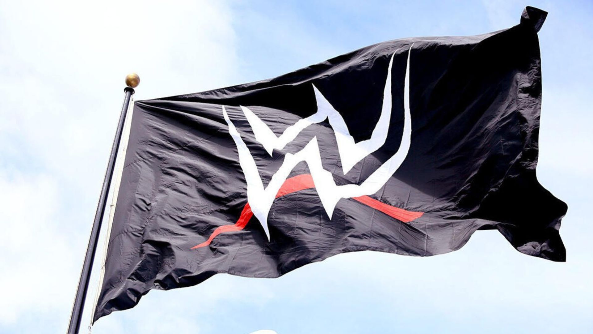 WWE Superstar claims to be a free agent! [Image credit: WWE.com]