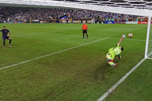 Kylian Mbappe scores past Emiliano Martinez in the 2022 FIFA World Cup final shootout.