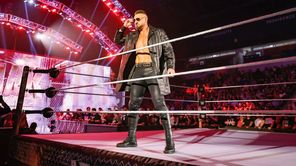 6 फुट 7 इंच के फेमस Superstar के WWE छोड़ने के ऐलान के बाद फैंस का जबरदस्त तरीके से फूटा गुस्सा, Triple H और कंपनी पर निकाली भड़ास