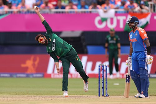 Imad Wasim bowling. (Image Credits: Getty)