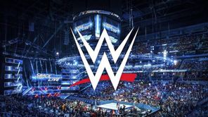 फेमस WWE Superstar की मैच लड़ते वक्त टूटी टांग और 6 महीने के लिए एक्शन से हुए बाहर, सोशल मीडिया के जरिए दी दिल तोड़ने वाली खबर