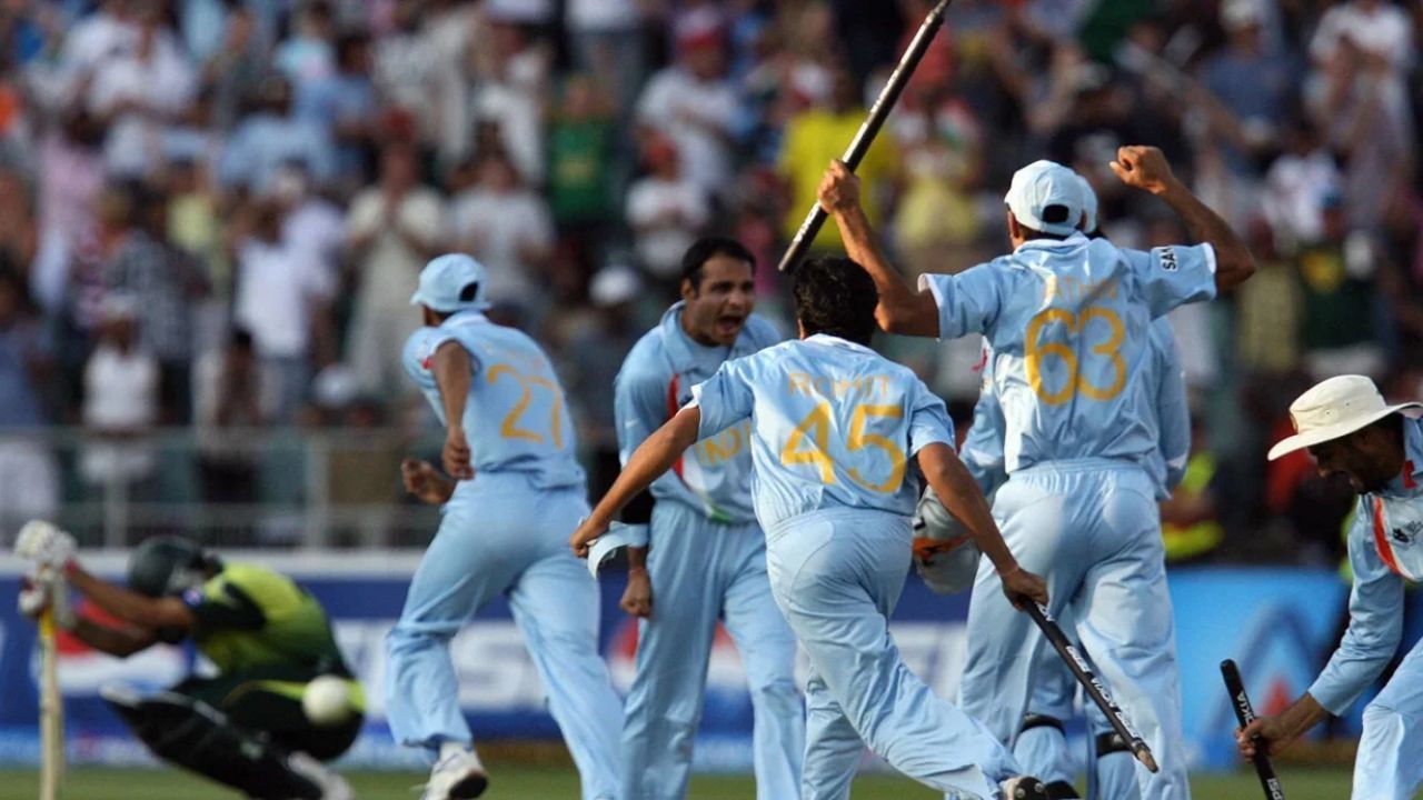 भारतीय टीम विजेता बनने के बाद (Photo: AFP)