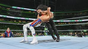 WWE में Roman Reigns की बादशाहत को खत्म करने वाले Superstar ने रचा इतिहास, बतौर चैंपियन शतक किया पूरा; 100 दिनों के बाद भी बादशाहत बरकरार