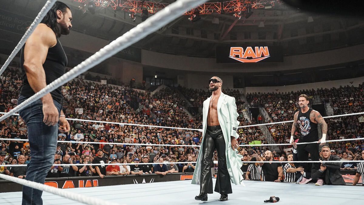 WWE Raw में बड़े मैच का ऐलान हुआ (Photo: WWE.com)