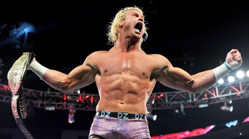 Dolph Ziggler with the World Heavyweight Title after cashing in his MITB contract (Credit: WWE.com)