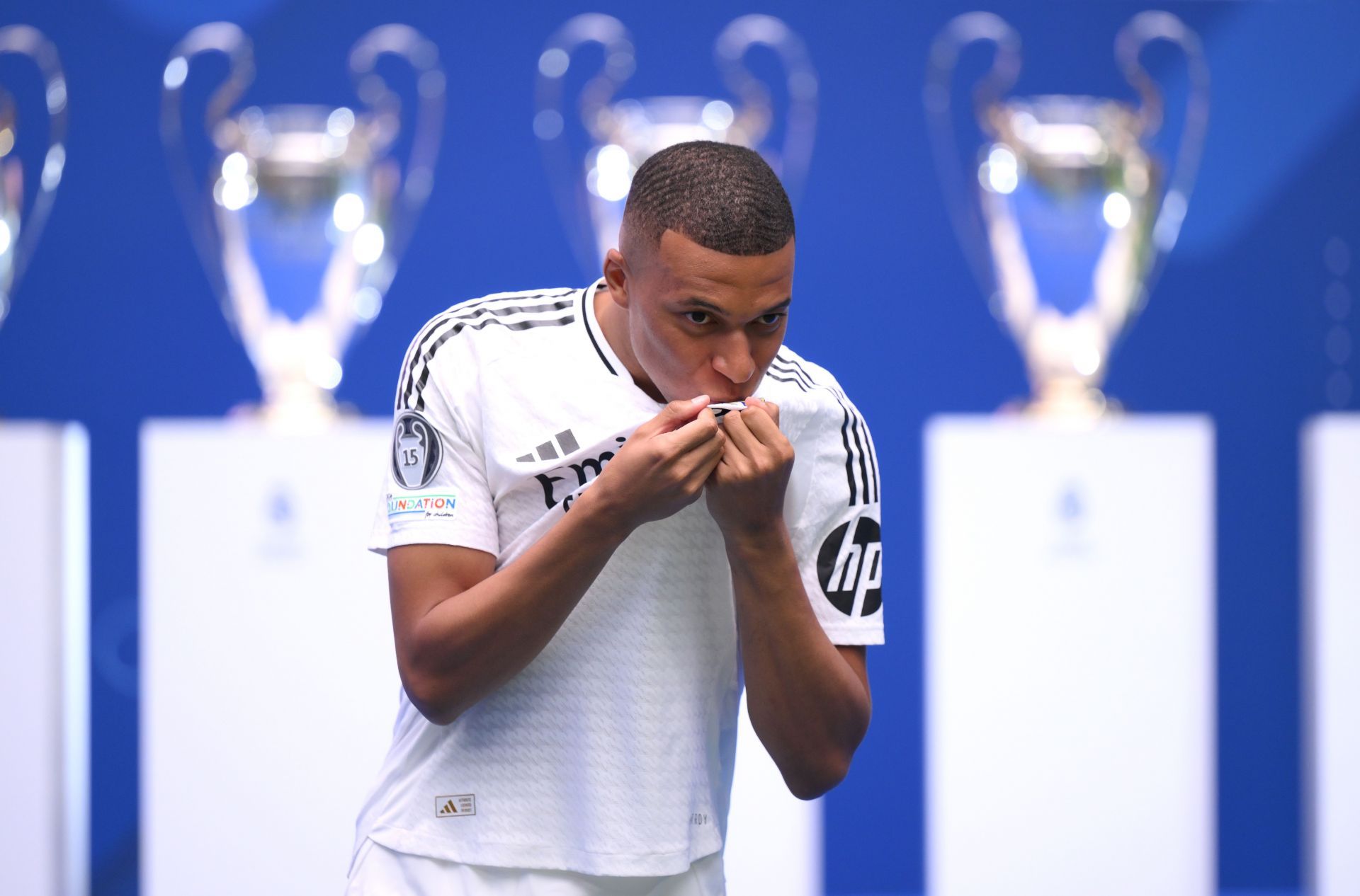 New Real Madrid striker Kylian Mbappe arrives at Cristiano Ronaldo&#039;s former club.