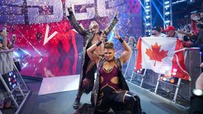 SummerSlam 2024 से पहले WWE ने हॉल ऑफ फेमर को रोस्टर से 'निकाल' कर दिया बड़ा झटका, दिग्गज की पत्नी के करियर का हुआ दुखद अंत?