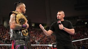 WWE Raw में हुआ मौजूदा चैंपियन का सैगमेंट विवादों के घेरे में आया, दिग्गज ने गंभीर आरोप लगाकर दिया बड़ा बयान