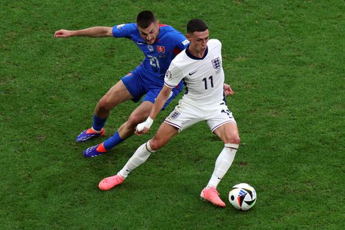 Phil Foden (right)