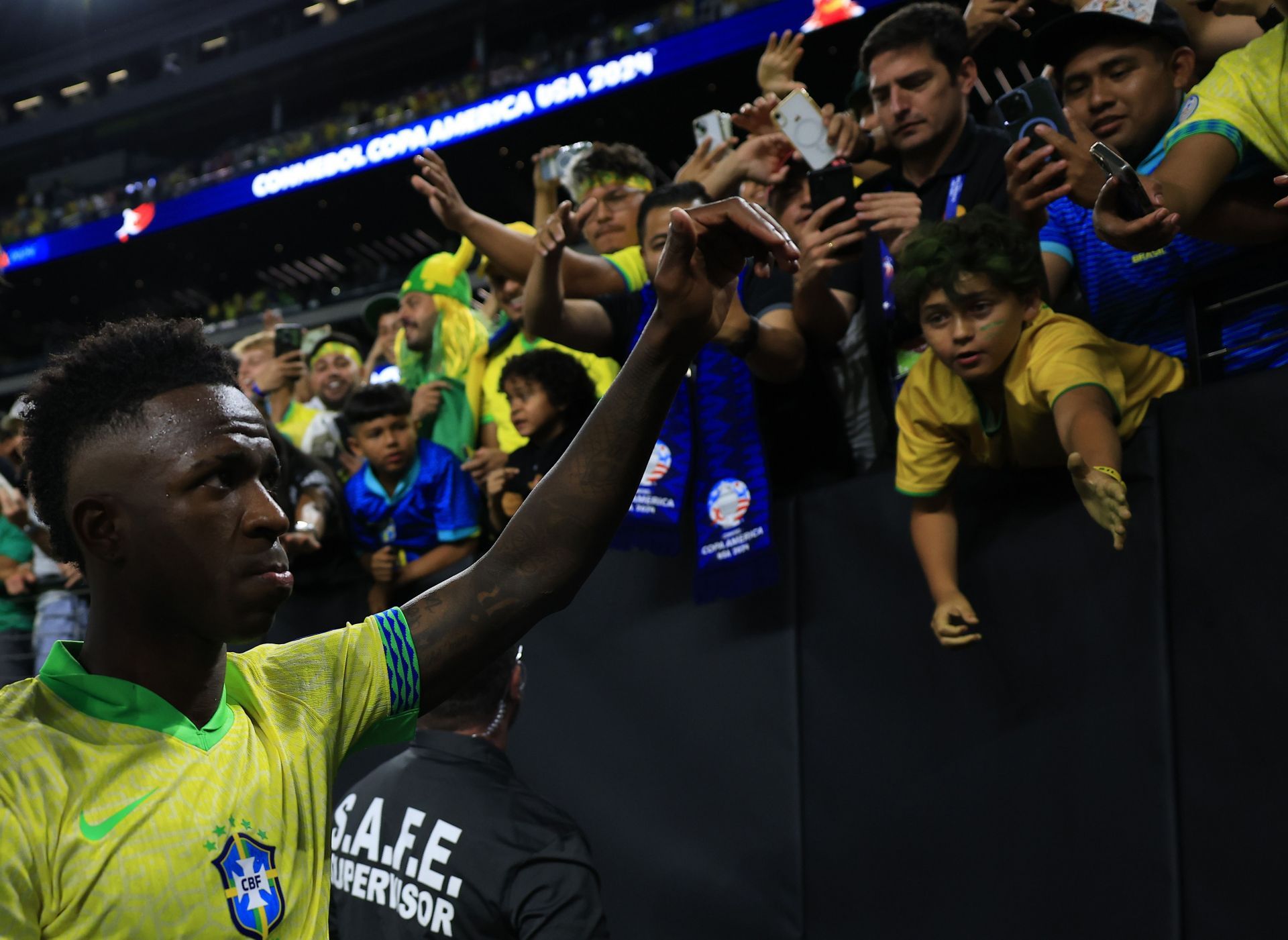 Vinicius apologized to fans after Brazil&#039;s exit.