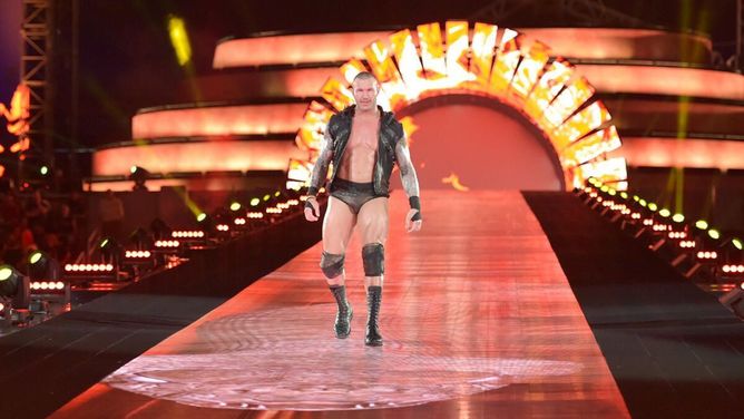 WWE दिग्गज Randy Orton की पत्नी ने पुरानी यादों में लगाए गोते, समुद्र किनारे पति को आरकेओ लगाकर धराशाई करने का थ्रोबैक वीडियो किया शेयर