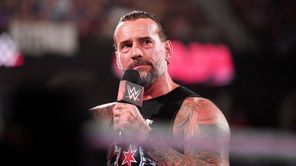 WWE दिग्गज ने CM Punk पर निशाना साधते हुए दिया बड़ा बयान, किसी को थप्पड़ मारने की धमकी देकर भी चौंकाया