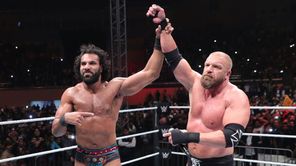 WWE में 105 दिनों पहले आखिरी मैच लड़ने वाले पूर्व चैंपियन ने दूसरी कंपनी में किया डेब्यू, इस रेसलर को खल्लास से किया धराशाई