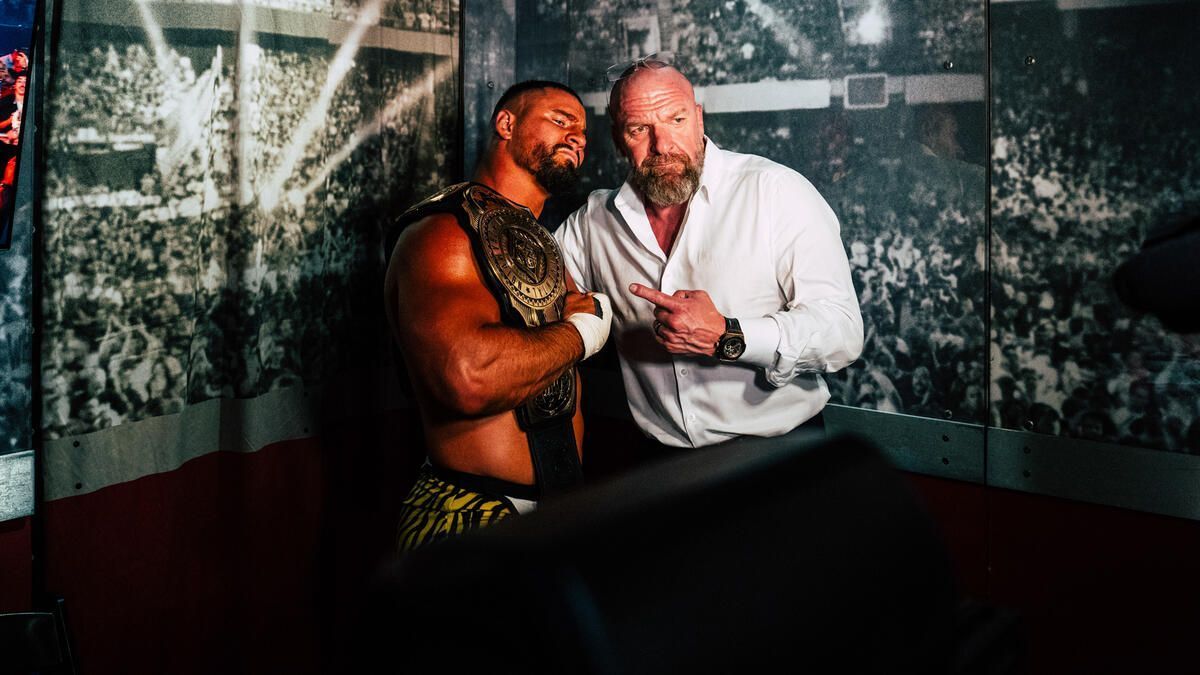 आईसी चैंपियन ब्रॉन ब्रेकर और ट्रिपल एच (Photo: WWE.com)