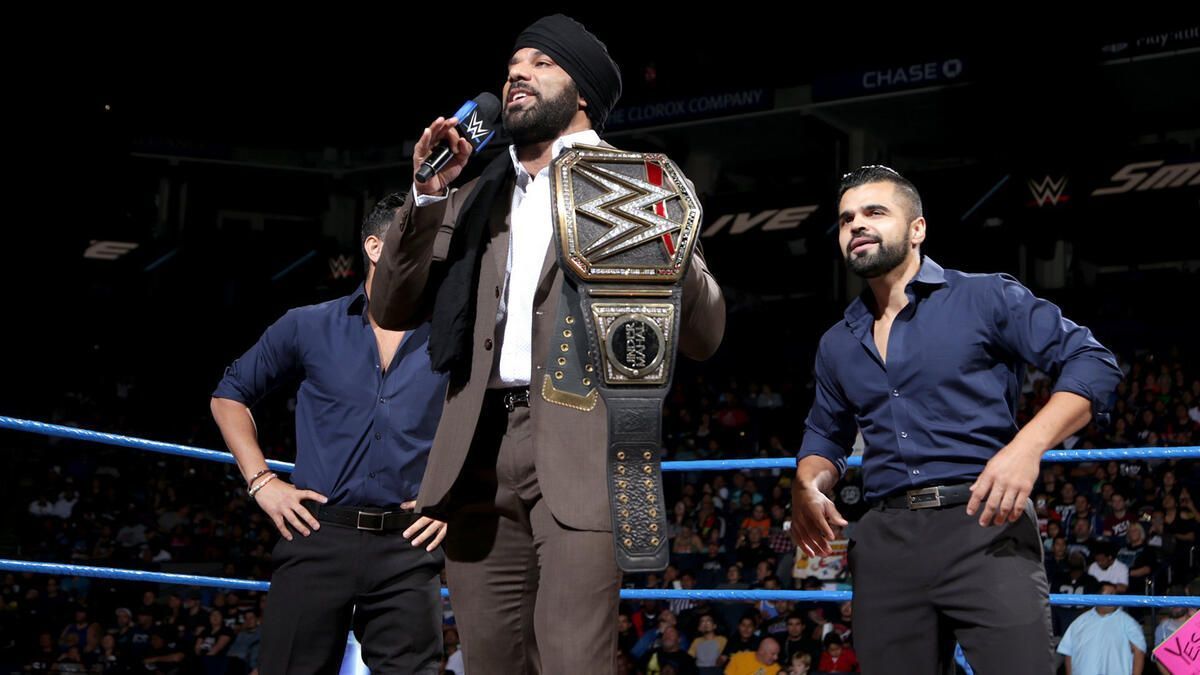 पूर्व WWE स्टार्स का रीयूनियन हुआ (Photo: WWE.com)