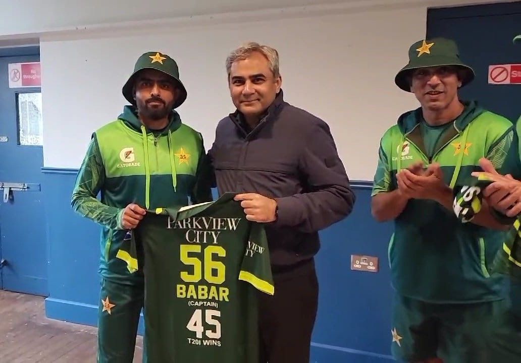 Mohsin Naqvi (centre) and Babar Azam (Credits: PCB Twitter)