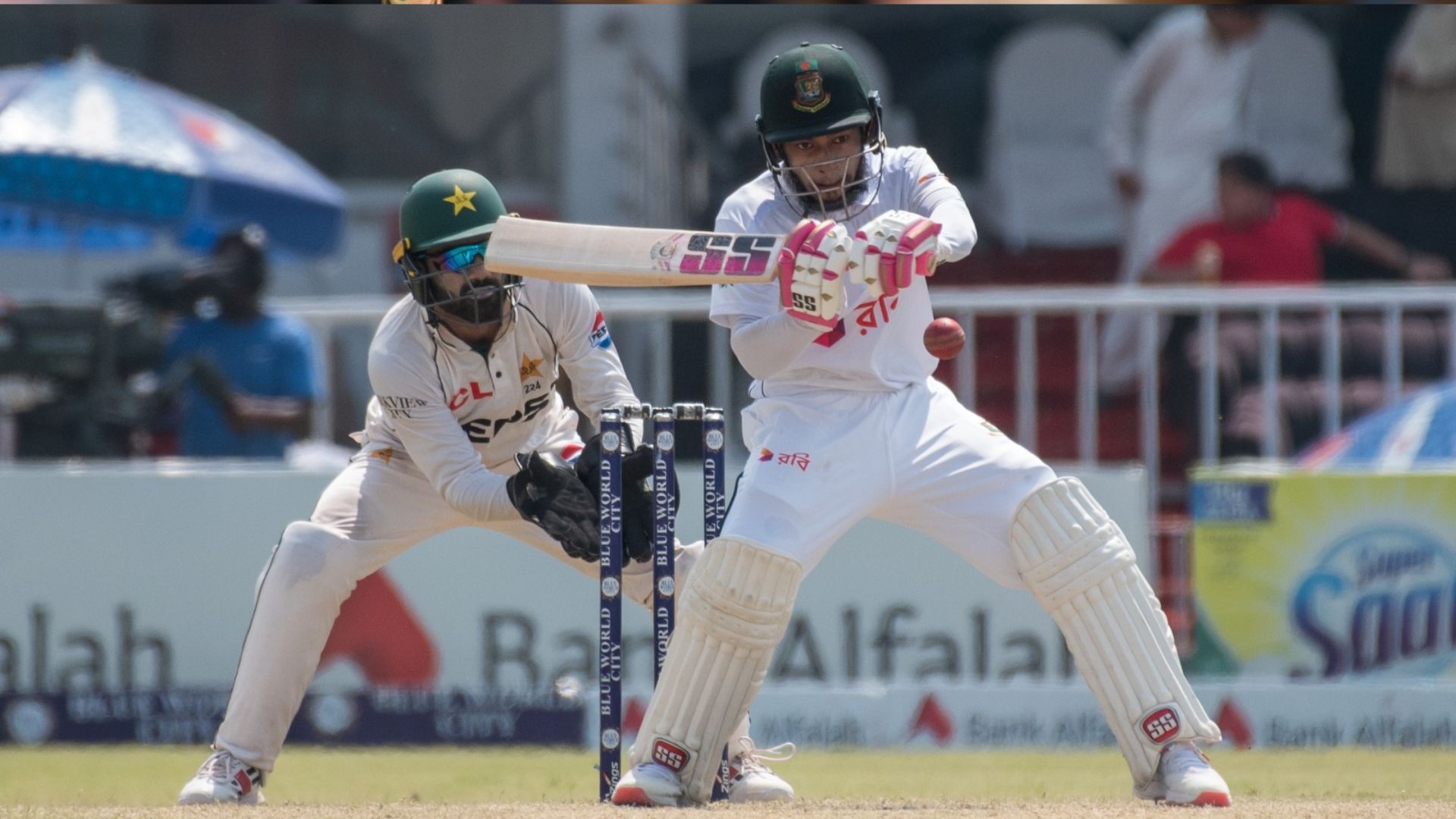 Mushfiqur Rahim scored 191 as Bangladesh got all out for 565 (Image credits: @TheRealPCB on X)