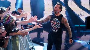 10 साल बाद पहली जीत की तलाश, WWE SummerSlam 2024 में दुश्मन को धूल चटाने के लिए सीएम पंक की खास तैयारी, देखें वीडियो