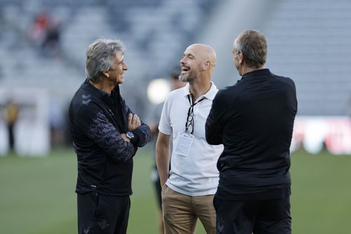 Manchester United boss Erik ten Hag (centre)