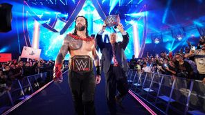 3 कारण क्यों WWE द्वारा रोमन रेंस के साथ पॉल हेमन की वापसी में देरी की जा रही है