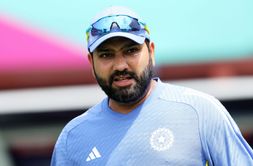"Sits with the analytics team and coach and prepares" - Ravichandran Ashwin hails Rohit Sharma's tactical prowess as captain