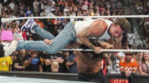 CM Punk पर जानलेवा हमला करने के बाद टॉप WWE स्टार ने तोड़ी चुप्पी, दिया धमकी भरा बयान