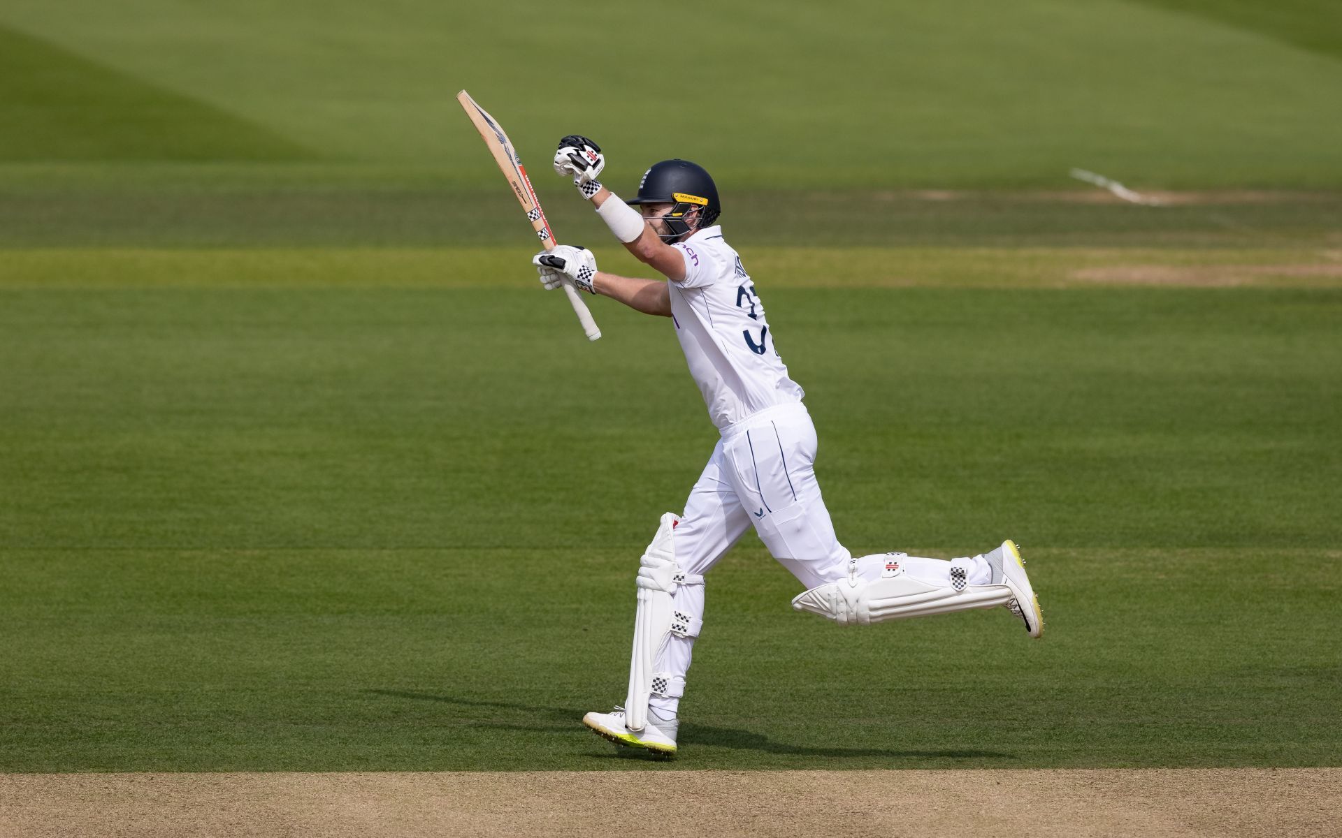 Gus Atkinson celebrates his hundred at Lord’s. (Image Credits: Getty Images)