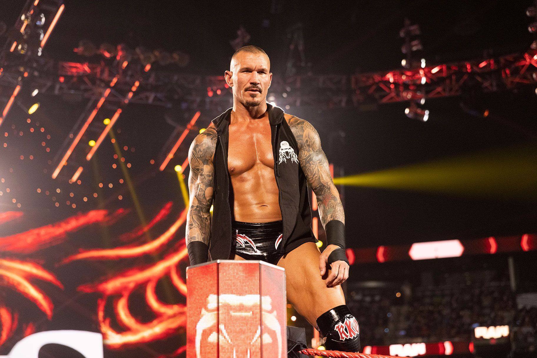 WWE: Randy Orton audibly swore and broke character at fans' sign at WWE ...