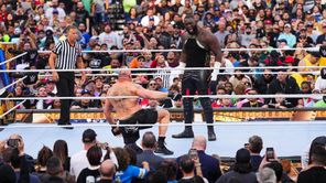क्या WWE ने 7 फुट 3 इंच के जायंट को रिलीज कर दिया है? पूर्व चैंपियन की जुबानी सुनिए असली सच्चाई