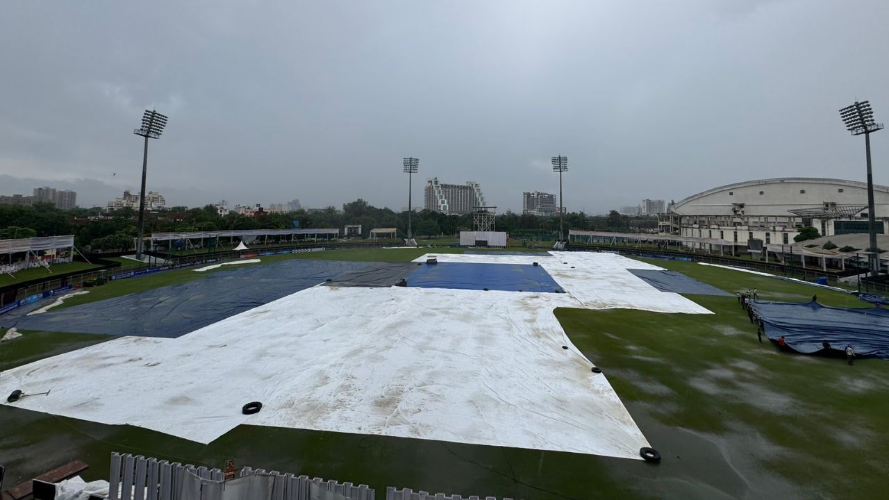 ग्रेटर नोएडा में लगातार बारिश जारी है (Photo Credit: X/@BLACKCAPS)