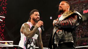 WWE में Roman Reigns के भाई की शुरू होगी लव स्टोरी? फ्लर्टी मैसेज पर दी प्रतिक्रिया