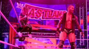 WWE में पूर्व चैंपियन की वापसी को लेकर बुरी खबर, फैंस को करना पड़ सकता है इंतजार