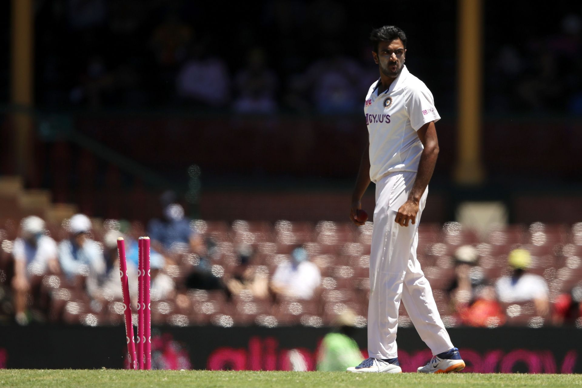 Most-Test-wickets-in-Asia&amp;tournament=menstestअश्विन गेंदबाजी के दौरान 