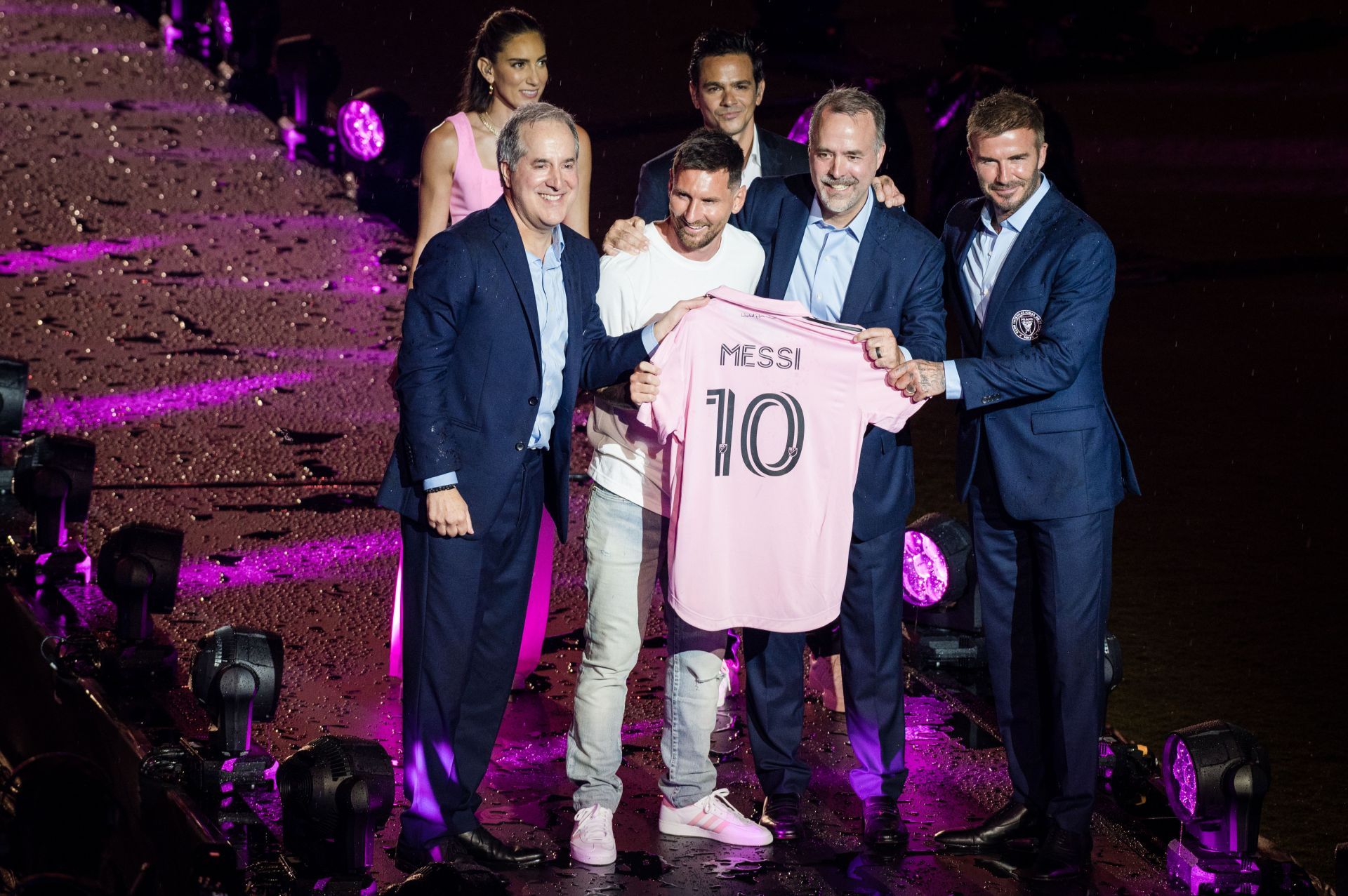 US club Inter Miami signs Argentine superstar Messi - Source: Getty