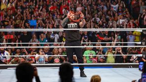 WWE फैंस का इंतजार होगा खत्म, ट्राइबल चीफ के लिए बड़ा खतरा, Roman Reigns की वापसी का ऐलान?