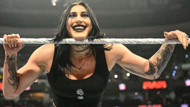 Major WWE star continues to tease alliance with Rhea Ripley following RAW