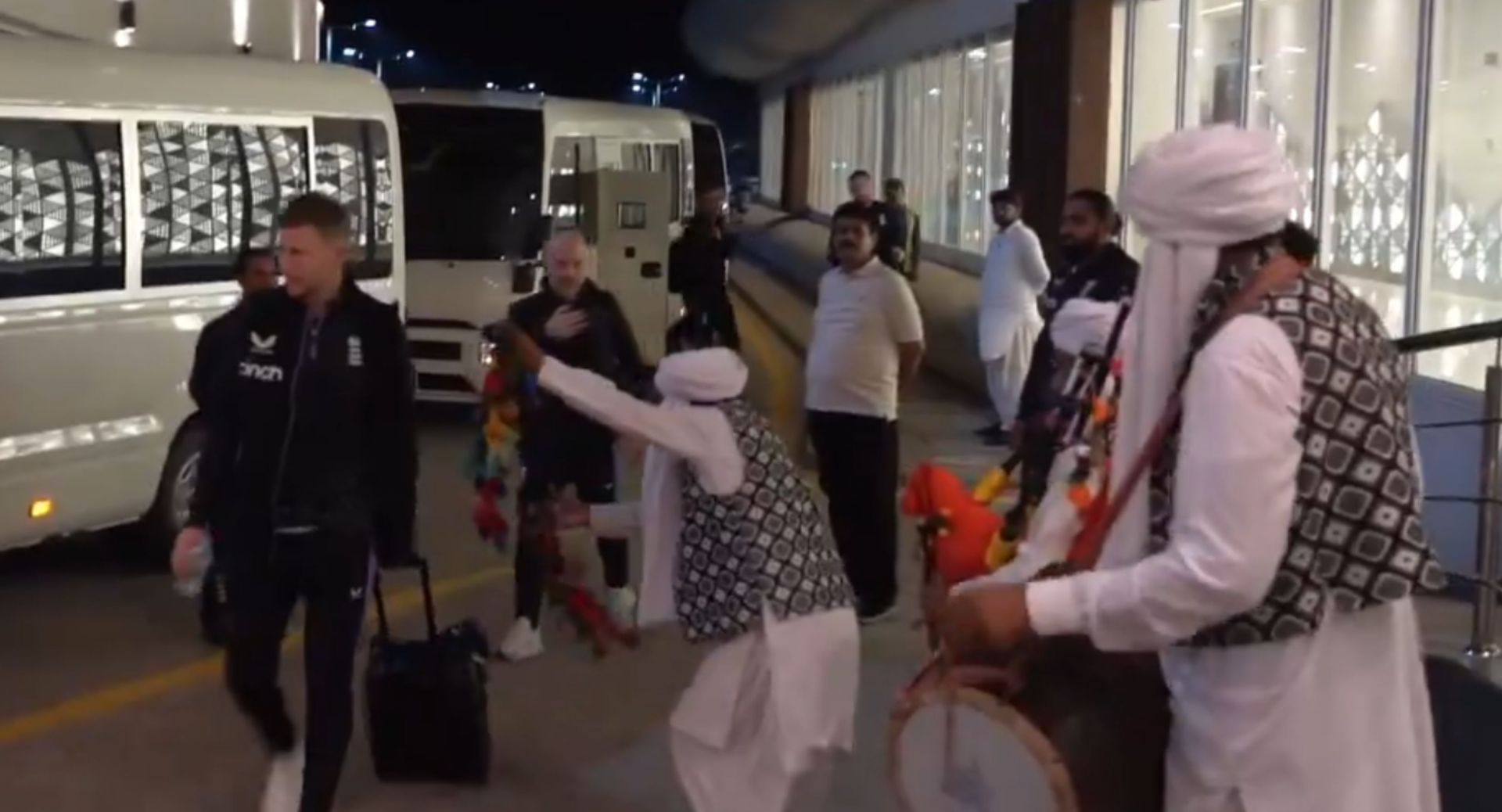 [Watch] England players receive a traditional on arrival in