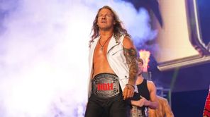 WWE दिग्गज ने रचा इतिहास, फेमस स्टार हुआ लहूलुहान; 201 दिनों बाद बादशाहत खत्म