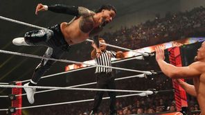 30 साल का WWE रेसलर हुआ चोटिल, लंबे समय के लिए बाहर, WrestleMania को करेंगे मिस?