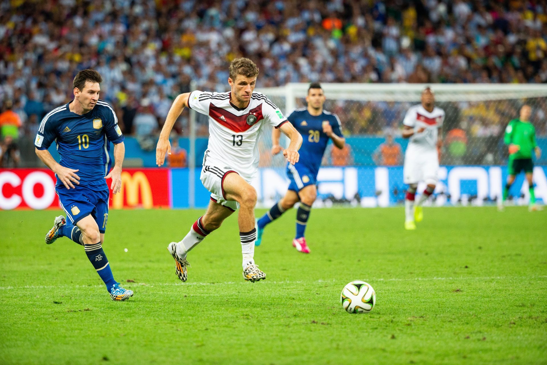 Messi and Muller in the 2014 World Cup final - Source: Getty