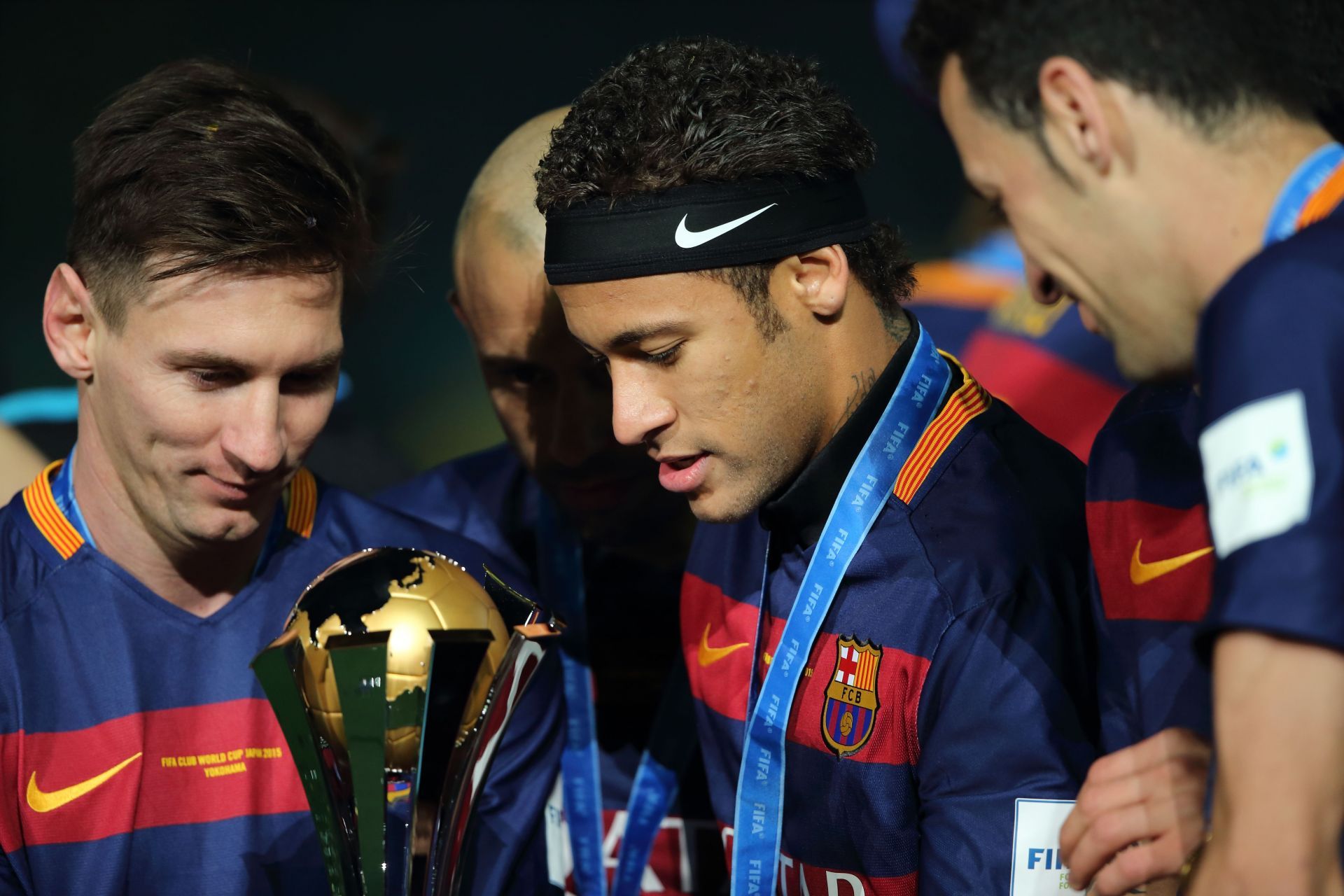 Lionel Messi with the Club World Cup trophy in 2015