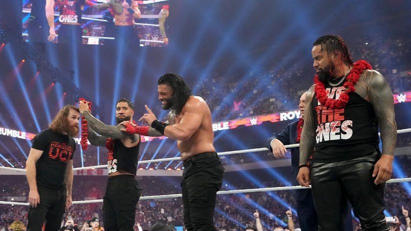 रोमन रेंस को साथियों की जरूरत है और एक और नाम साथ आ सकता है (Photos: WWE.com)