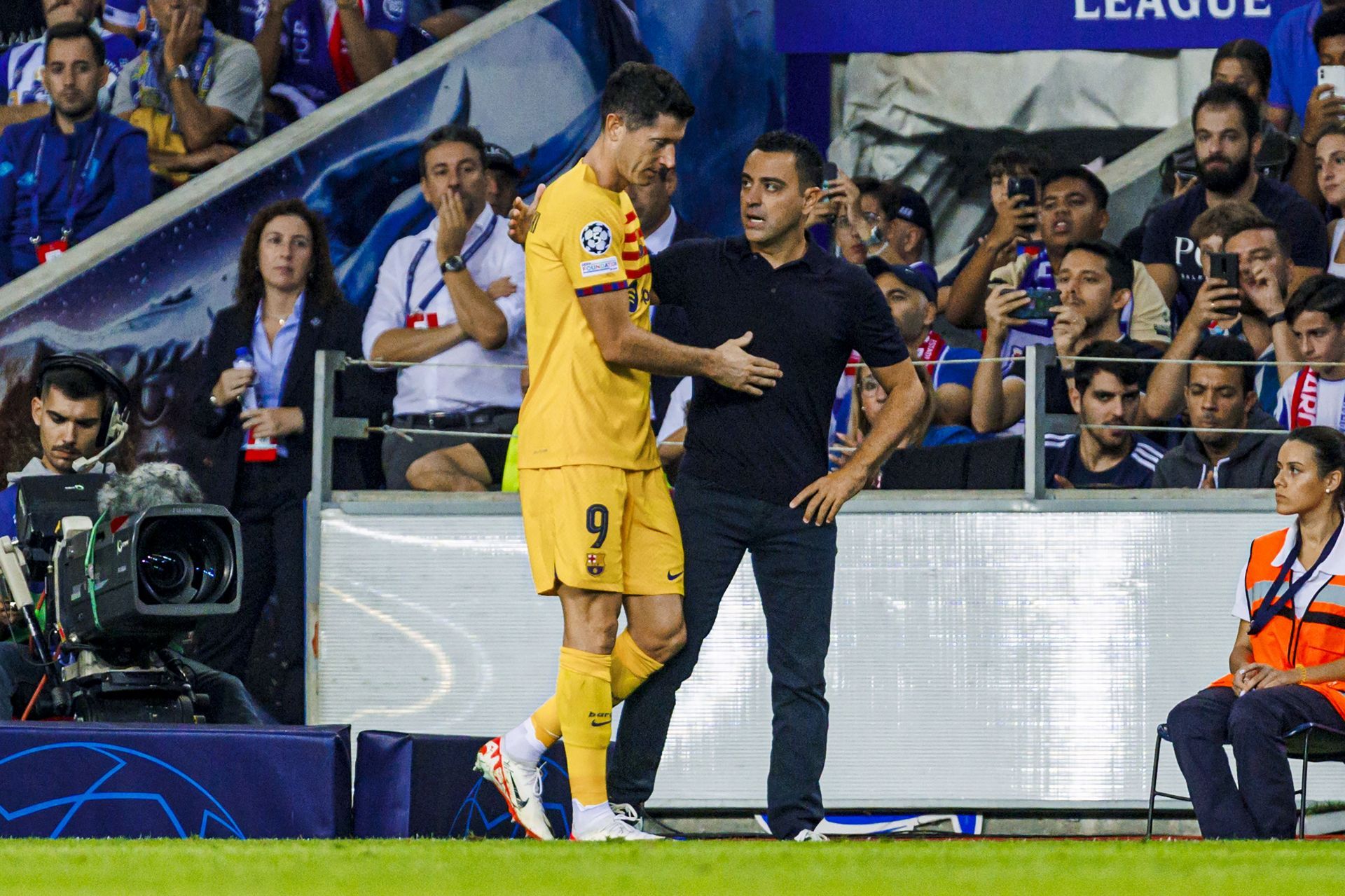 Robert Lewandowski and Xavi - Source: Getty