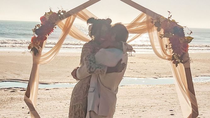 38 साल के पूर्व WWE स्टार ने रचाई शादी, फैंस को खुशखबरी देते हुए शेयर की शानदार तस्वीरें