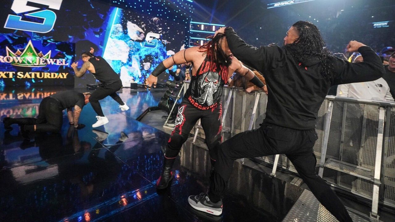 WWE SmackDown, Roman Reigns, Jimmy Uso, Jey Uso, Naomi, 