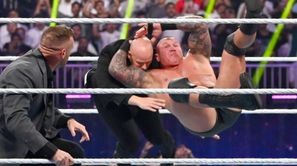 WWE ऑफिशियल ने उठाया कड़ा कदम, RKO का शिकार होने के बाद दिग्गज पर लगाया जुर्माना, किया ऐलान