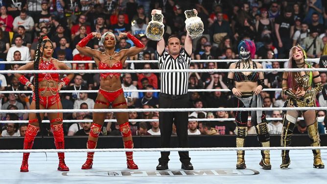 WWE में 2 स्टार्स की बादशाहत दुखद तरीके से होगी खत्म, कंपनी ने टाइटल वापस लेने का बनाया प्लान?