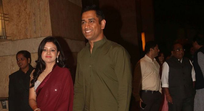 [Watch] MS Dhoni and wife Sakshi arrive at a Ranchi polling booth for Jharkhand assembly elections 2024